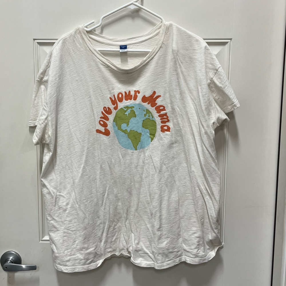 White Old Navy “love your mama” nursing t shirt